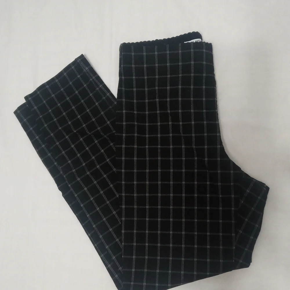 Elle Women's Black & White Plaid Skinny Ankle Pants Trousers Size Medium - Picture 3 of 6